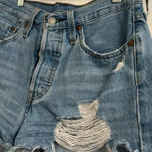 Levi's 501 Light Blue Frayed Denim Shorts Sz 25 thumbnail 3
