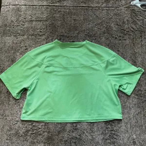 Gymshark Move Cropped Tee Women's Medium Green thumbnail 6