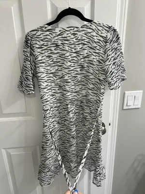 Abercrombie Gray Zebra Strip Button Front Ladies Dress thumbnail 6