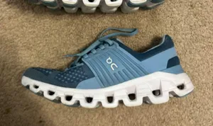 On Cloud Running Shoes thumbnail 3