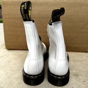 Dr. Martens 1460 Boots Combat 8 Eye Patent Leather Lace Up Block Heel White 11 thumbnail 4