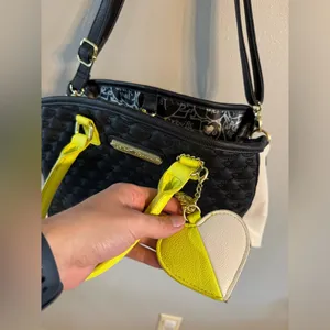 Betsey Johnson Neon Yellow Heart Purse thumbnail 2