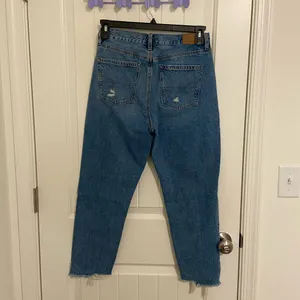EUC American Eagle women’s medium‎ wash distressed hem short jeans size 4 thumbnail 6