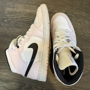 Nike Jordan 1 mid barely rose shoes thumbnail 2