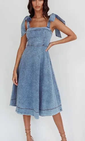 Selfie Leslie Jeanie Bow Shoulder Midi Dress Wash Denim Blue thumbnail 1