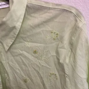 FINAL MARKDOWN Drapers and Damon’s embroidered blouse medium thumbnail 2
