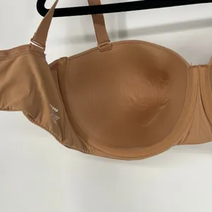 SKIMS Fits Everybody Strapless Bra Nude Beige 40DDDD Convertible thumbnail 4