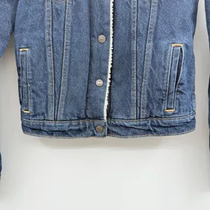 Levi’s Sherpa Trucker‎ Jacket Women’s Size XS Type III Denim Lined Classic Fit thumbnail 3