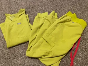 Green/yellow FIGS set: Jogger and top thumbnail 1