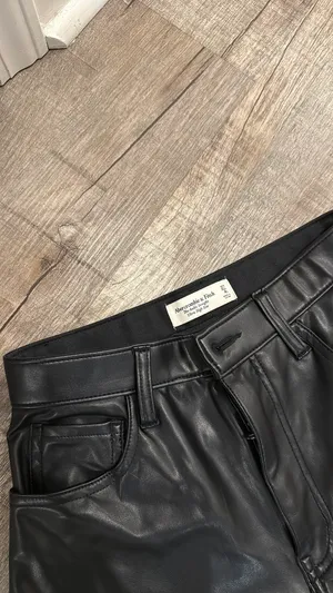 Abercrombie & Fitch The ankle straight ultra high rise curve love leather pants thumbnail 3