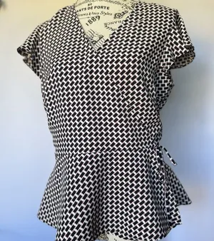 Tommy Hilfiger Women's M Wrap Blouse Geometric Print Flutter Sleeve Tie Waist thumbnail 1