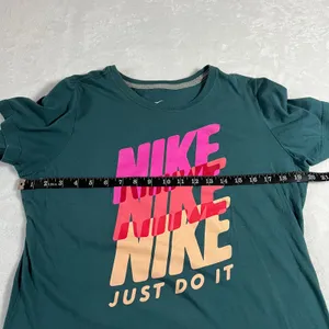 Nike Crewneck Slim Logo Graphic Fit T-Shirt Size XL Cotton Athleisure Casual thumbnail 6