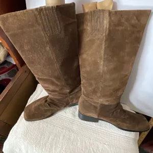 Vintage Classique suede boots woman’s size 8M knee high boots. thumbnail 4