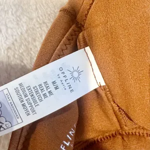 NWT Offline by Aerie Real Me Ruched Sports Bra in Carmel - Size: Medium thumbnail 4
