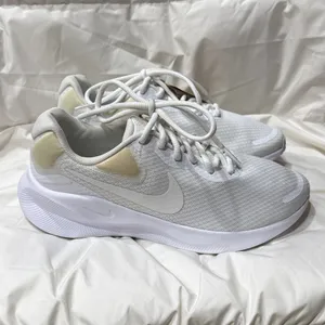 NEW Nike‎ Revolution Running Shoes SIZE 6 B11 thumbnail 2