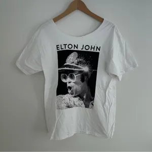Elton John off the shoulder T-Shirt thumbnail 1