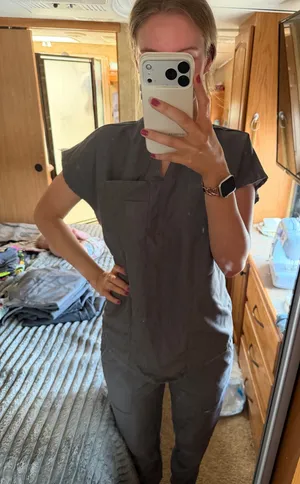 Fabletics Scrub shirt thumbnail 1