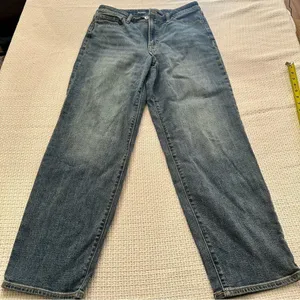Old Navy Relaxed Fit Women’s Jeans in Blue thumbnail 1