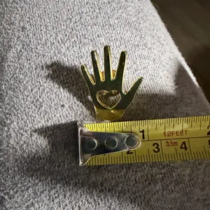 Gold Tone Hand pin label Heart brooch thumbnail 5