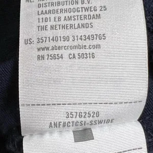 Hollister California T-shirt with Stitched on Logo - Size Large - VGUC thumbnail 6