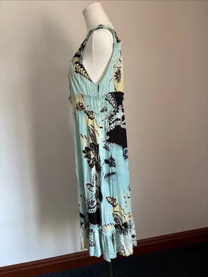 Plunge Neck Floral Midi Dress in Light Blue and Cream thumbnail 3