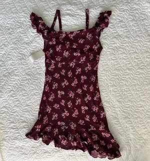 NWT Sensual Fit Burgundy Floral Ruffle Cold-Shoulder Mini Dress thumbnail 2