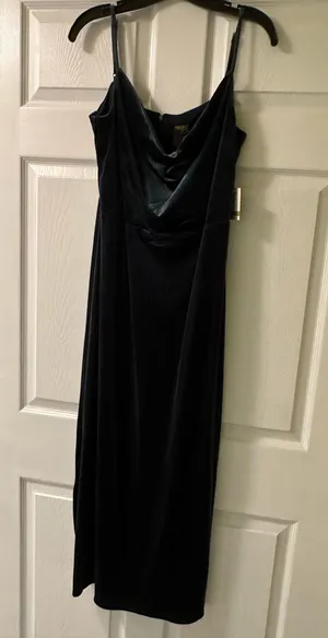 Emerald Green Velvet Dress thumbnail 1