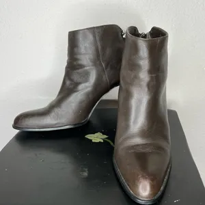 Apostrophe Rory Leather Heeled Booties‎ thumbnail 3