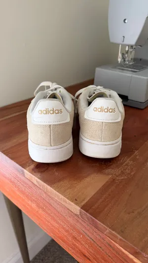 Cream Adidas Sneakers thumbnail 4
