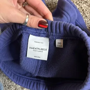 Aritzia Cozy Sweatfleece Perfect Hi-Rise Mini Shorts thumbnail 3
