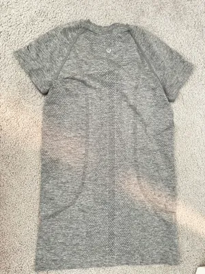 Lululemon Grey Swiftly Tech size 4 thumbnail 2