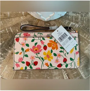 Kate Spade Lucy strawberry Garden wallet Medium Wristlet NWT thumbnail 5