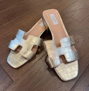Seven NYC Metallic Gold Harlien Slide Sandal Size 9 - C30-116 thumbnail 1