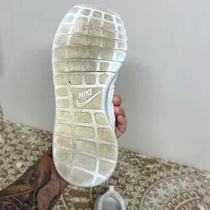 Nike White Athletic Shoes thumbnail 8