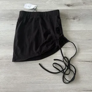 Cider Solid Ruched Mini Skirt With Strap Black S NWT thumbnail 7
