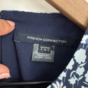 French Connection Floral Cutout‎ Ruffle Dress Navy Blue XS 4 Puff Sleeve thumbnail 4