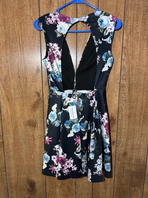 Windsor Women’s Small Black Floral Deep V Open Back Fit Flare Dress thumbnail 2