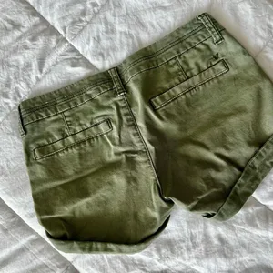 American Eagle Outfitters Sage Green Women's Cargo Shorts thumbnail 2