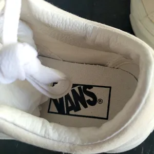 Vans Old Skool Unisex White/Marshmallow Low Top Lace-Up Sneakers Men 5 Women 6.5 thumbnail 6