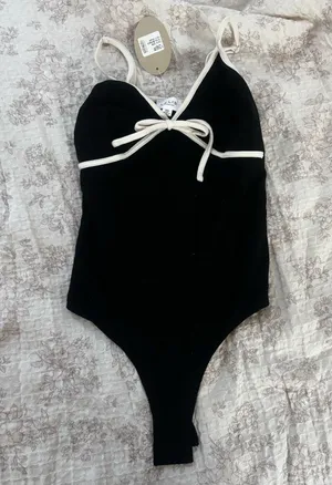 Pretty Little Thing Bodysuit Black with White Details thumbnail 1