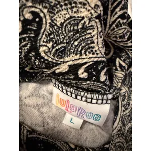 LuLaRoe Cassie Pencil Skirt Womens Large Black Cream Paisley Damask Midi Skirt thumbnail 2