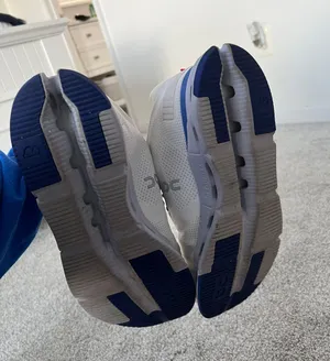 On Cloud Running Shoes thumbnail 4