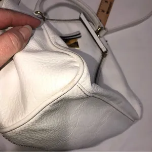Juicy Couture Crossbody Bag White Pebbled Convertable Adjustable Gold Zip Top thumbnail 12