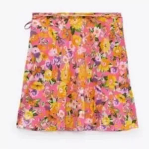Zara Women’s Spring Pink Orange‎ Purple Floral Wrap Side Tie Skirt Size Small thumbnail 4