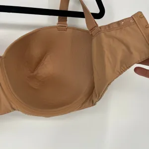SKIMS Fits Everybody Strapless Bra Nude Beige 40DDDD Convertible thumbnail 3