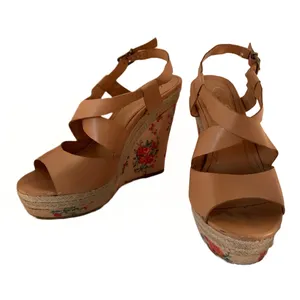 Jessica Simpson "Jp Mason" Brown Faux Leather & Floral Print Wedge Sandals (8) thumbnail 10