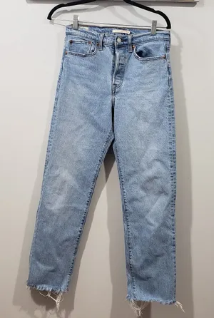 Levi’s Wedgie Straight Jeans Size 27 Light Wash High Rise Raw Hem Denim thumbnail 1