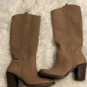 Lucky 🍀 Brand Knee Boots size 8M with heels 3” excellent condition BNWOT thumbnail 16