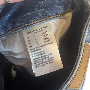 American Eagle Women's Size 6 Light Wash‎ Distressed Skinny Jeans thumbnail 7