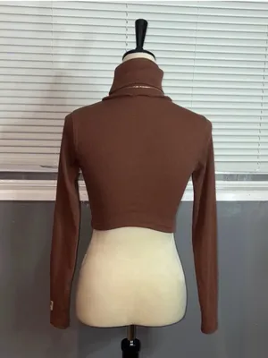 PrettyLittleThing Brown Ribbed Exposed Seam Cropped Turtleneck Top US 2 thumbnail 5